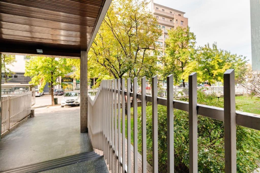 Luxury 1 Bedroom Apartment, Close To San Siro, Fiera And 10 Min Metro To Duomo Mediolan Zewnętrze zdjęcie